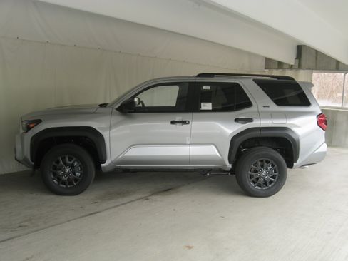 New 2025 Toyota 4Runner SR5 image 4