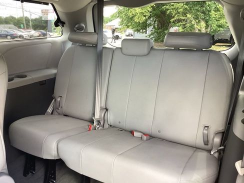 Used 2017 Toyota Sienna XLE Premium AWD/4WD image 15