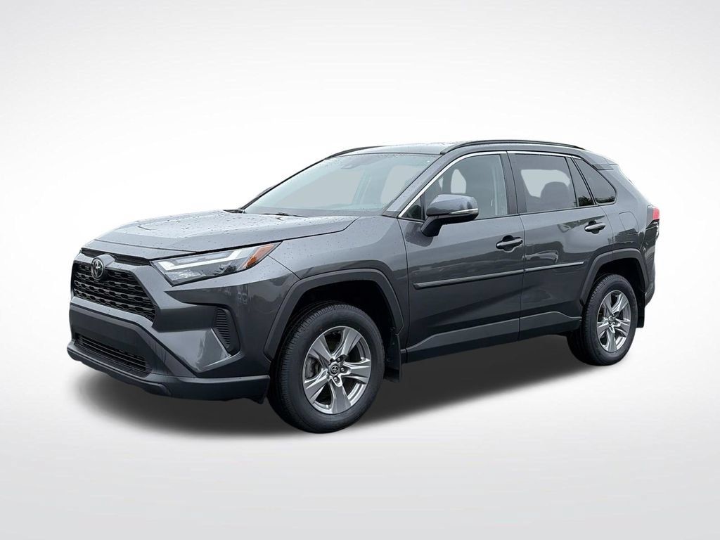 Used 2023 Toyota RAV4 XLE AWD/4WD image 3