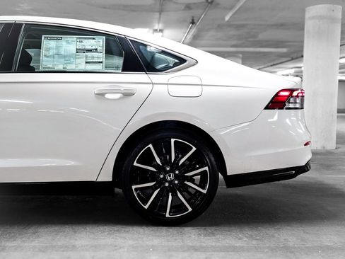 Used 2023 Honda Accord Touring image 15