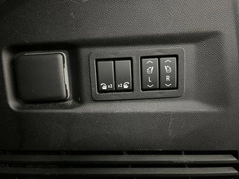 Used 2021 GMC Yukon AT4 image 16