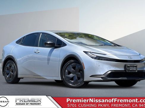 Used 2023 Toyota Prius LE FWD image 1