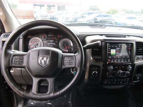 Used 2018 RAM 2500 Big Horn w/ Sport Appearance Group AWD/4WD image 15