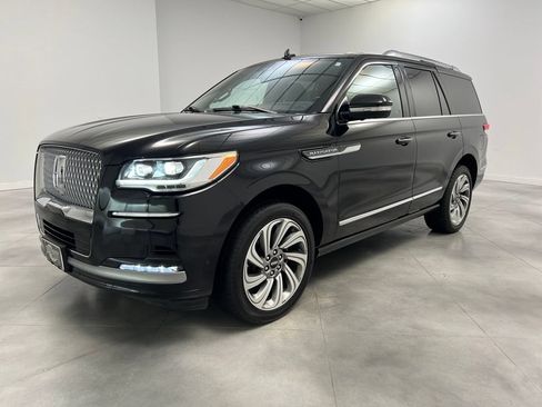Used 2024 Lincoln Navigator Reserve AWD/4WD image 4
