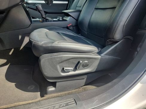 Used 2017 Ford Explorer XLT w/ Equipment Group 202A AWD/4WD image 22