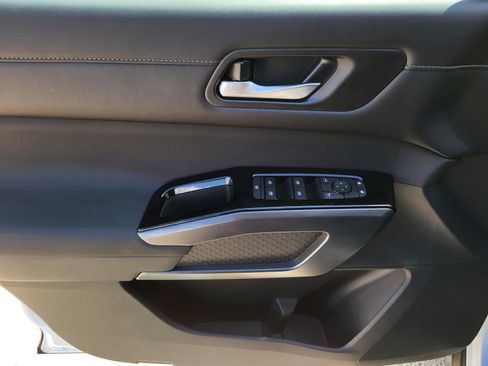 New 2026 Nissan Pathfinder SL FWD image 18