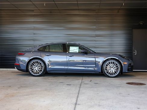 New 2025 Porsche Panamera 4 image 8