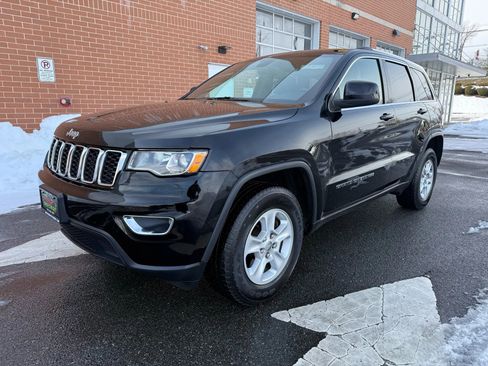 Used 2017 Jeep Grand Cherokee Laredo w/ Quick Order Package 23E AWD/4WD image 2