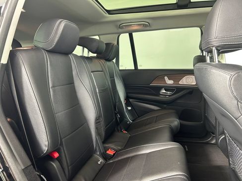 Used 2024 Mercedes-Benz GLS 450 4MATIC image 23