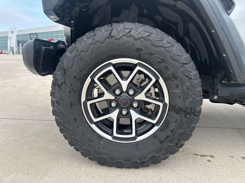 Used 2024 Jeep Wrangler Unlimited Rubicon image 11