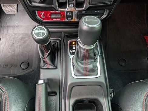 Used 2022 Jeep Gladiator Rubicon w/ Cold Weather Group image 13