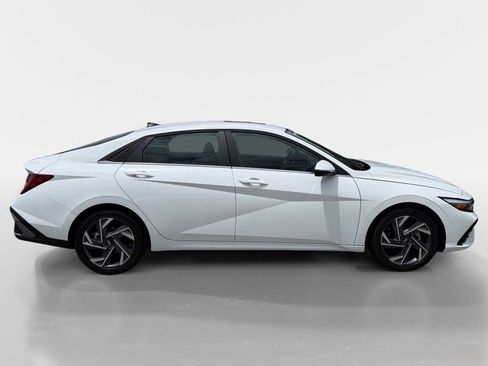 Used 2025 Hyundai Elantra Limited FWD image 6
