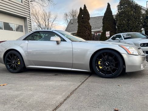 Used 2006 Cadillac XLR V image 2