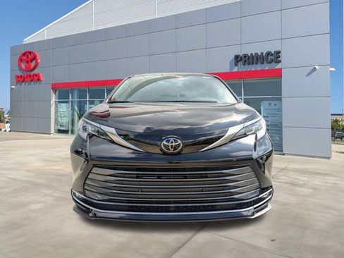 New 2026 Toyota Sienna Limited FWD image 9