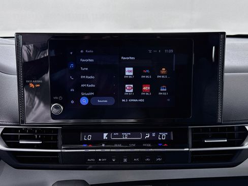 Certified 2025 Toyota Sienna LE FWD image 14