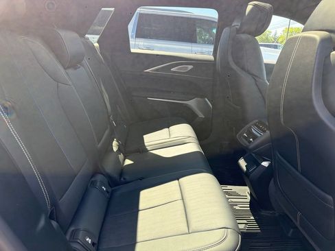 Certified 2024 Cadillac Lyriq Luxury AWD/4WD image 19