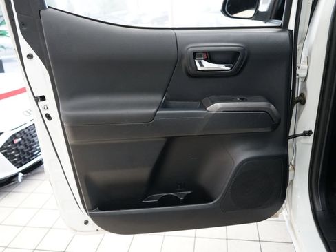 Used 2018 Toyota Tacoma TRD Sport w/ Technology Package image 38