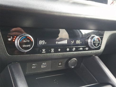 Used 2024 Mitsubishi Outlander SE image 18