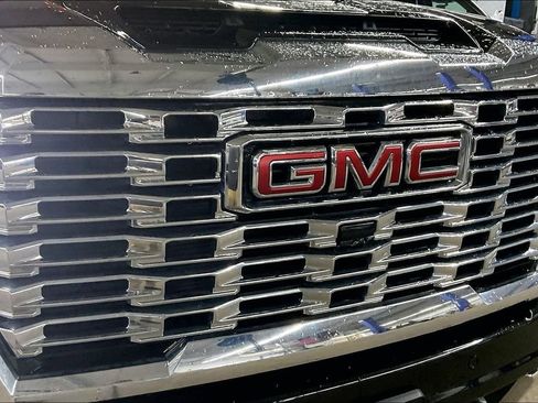 Used 2024 GMC Sierra 2500 Denali image 33