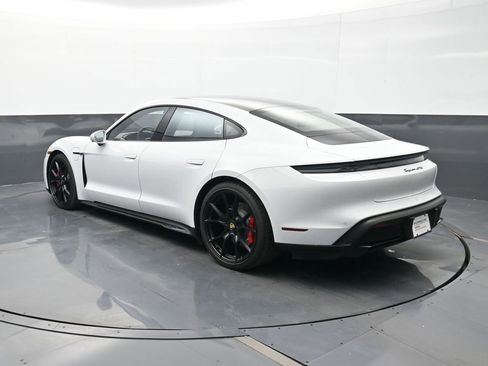 Used 2022 Porsche Taycan GTS image 3