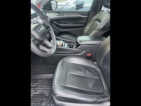 Used 2023 Jeep Grand Cherokee Overland image 11