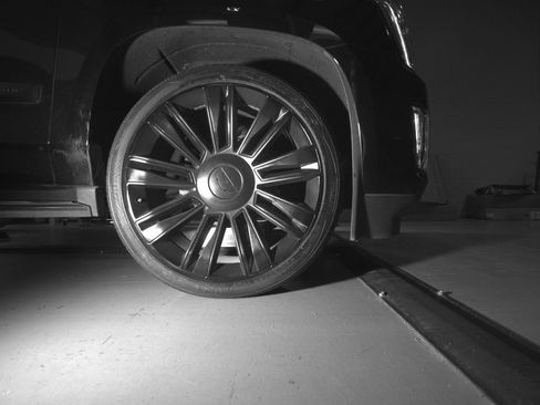 Used 2015 Cadillac Escalade Luxury RWD image 5