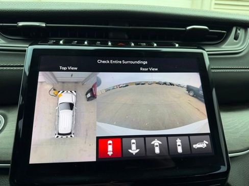 Used 2023 Jeep Grand Cherokee L Limited w/ Luxury Tech Group II image 2