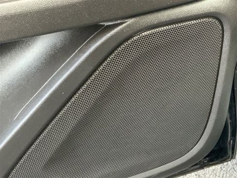 Used 2024 GMC Terrain SLT image 23