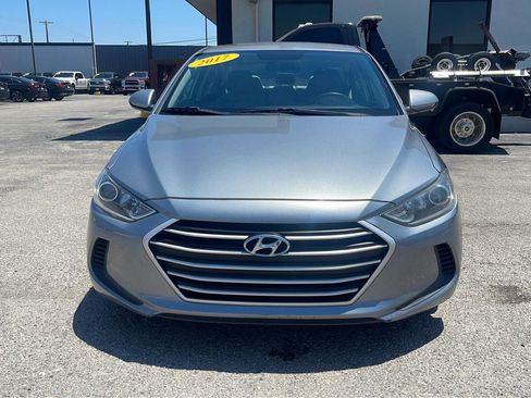 Used 2017 Hyundai Elantra SE FWD image 3