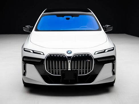 Used 2024 BMW i7 M70 AWD/4WD image 6
