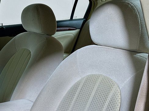 Used 2007 Buick Lucerne CX image 17