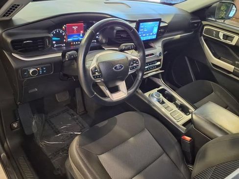 Used 2022 Ford Explorer XLT RWD image 6