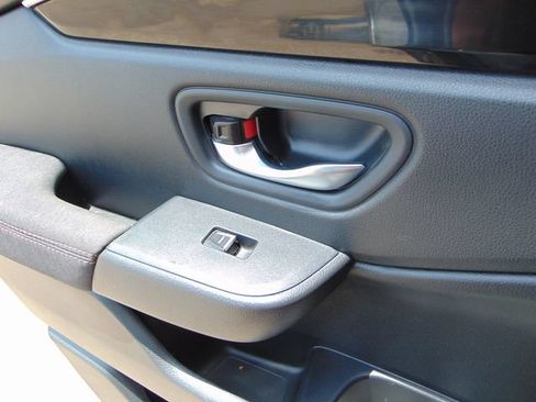 Used 2025 Honda Pilot Sport image 23