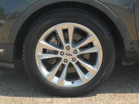 Used 2018 Ford Explorer Limited w/ Equipment Group 301A FWD image 7