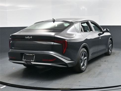 New 2025 Kia K4 LXS image 10