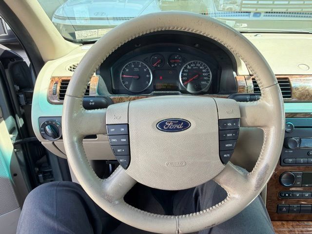Used 2005 Ford Five Hundred SEL FWD image 23