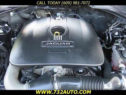 Used 2017 Jaguar XE image 15