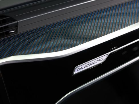 Used 2025 Audi RS 6 performance w/ Blue RS Design Package Plus image 39