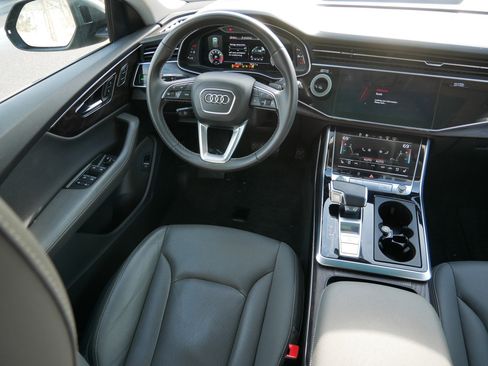 Used 2022 Audi Q8 Prestige image 9