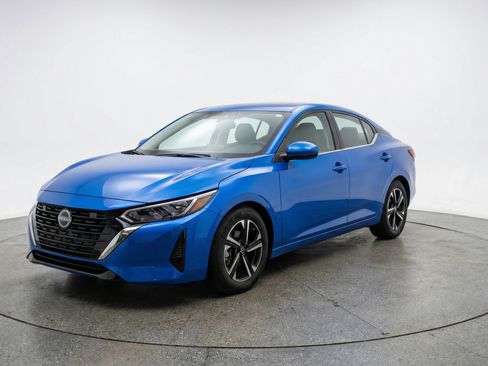 Used 2025 Nissan Sentra SV image 3