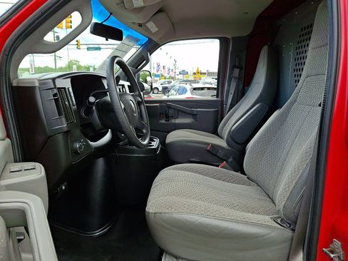 Used 2020 GMC Savana 2500 w/ Driver Convenience Package RWD image 12