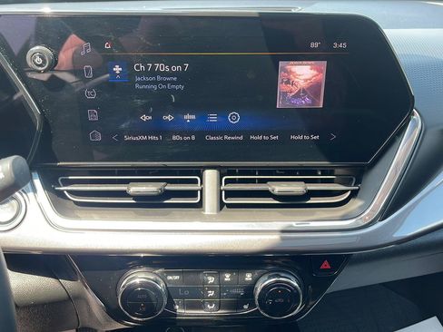 Used 2025 Chevrolet Trax ACTIV w/ Sunroof Package FWD image 11