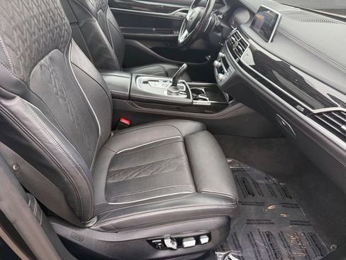 Used 2022 BMW 740i RWD image 24
