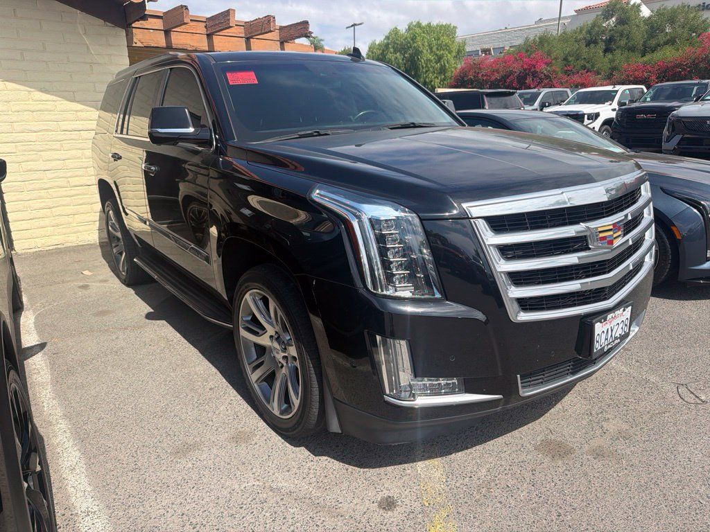 Used 2018 Cadillac Escalade Luxury RWD image 3