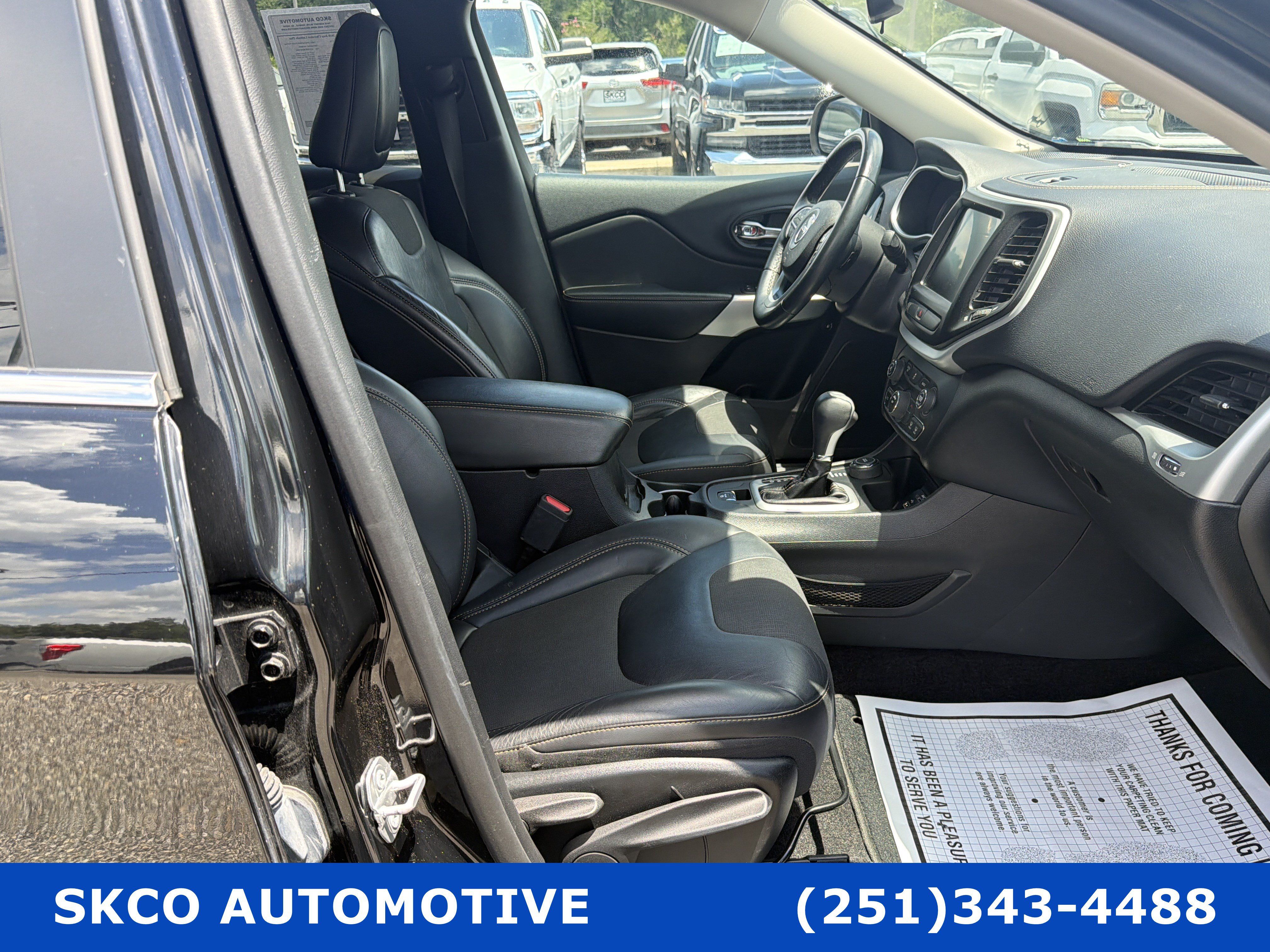 Used 2018 Jeep Cherokee Latitude Plus AWD/4WD image 13