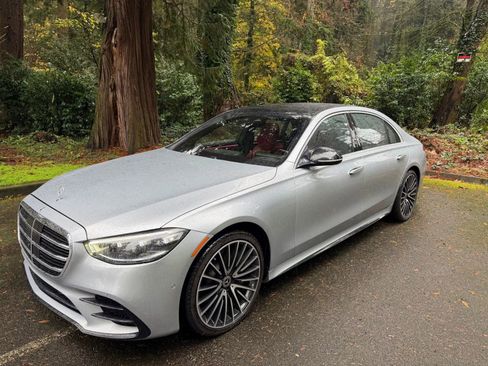 Used 2022 Mercedes-Benz S 580 4MATIC Sedan image 2