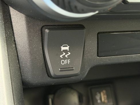 Used 2023 Toyota RAV4 LE AWD/4WD image 19