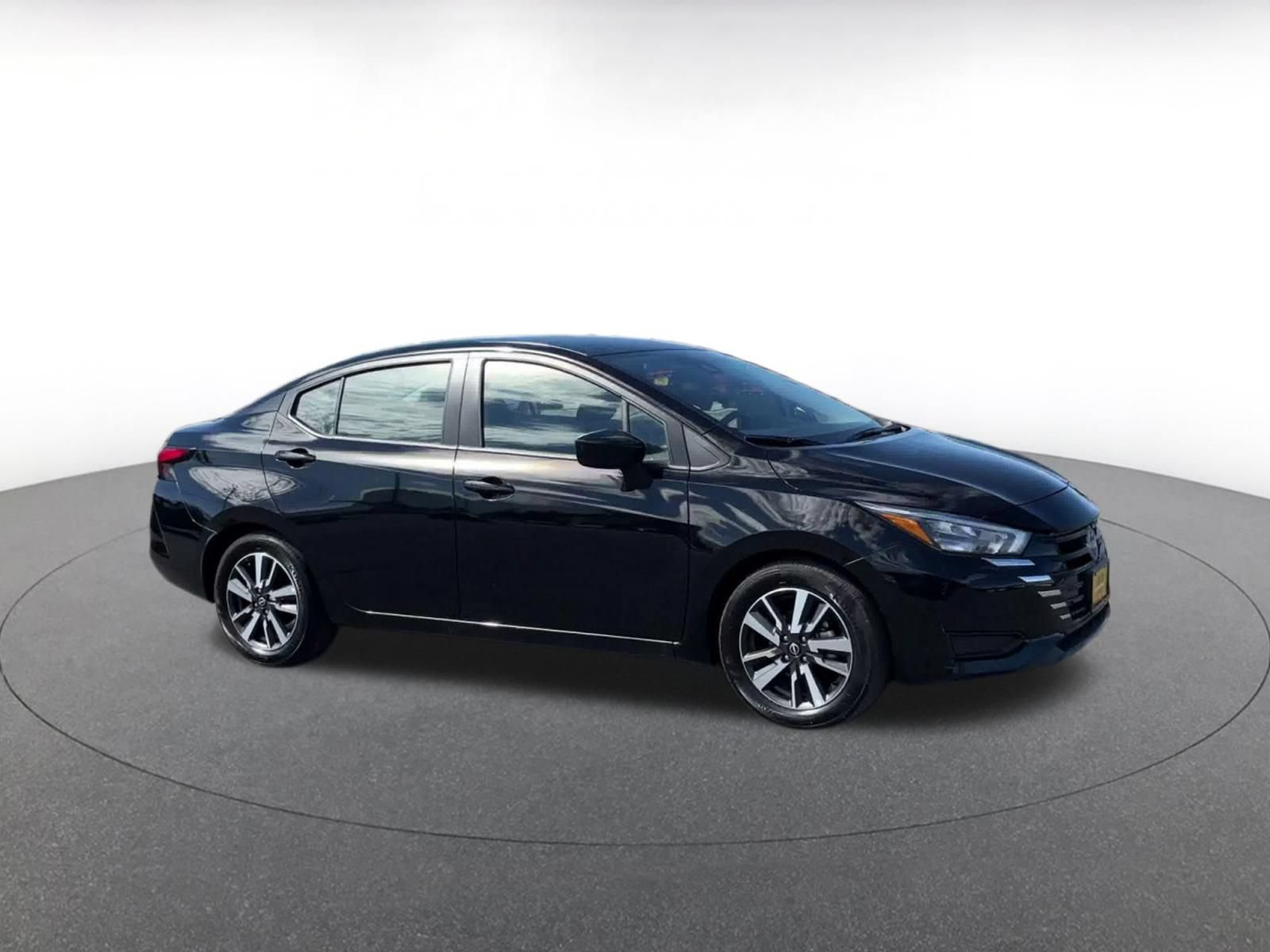 Used 2025 Nissan Versa SV FWD image 2
