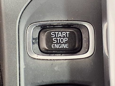 Used 2015 Volvo XC60 T6 Platinum image 18