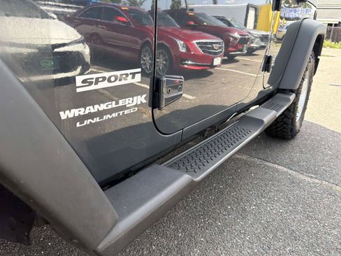 Used 2018 Jeep Wrangler Unlimited Sport S AWD/4WD image 9